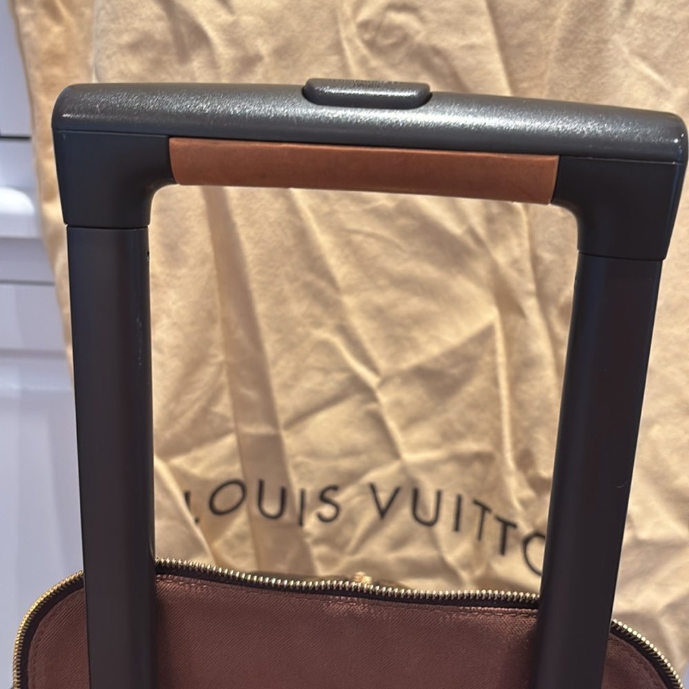 Louis Vuitton Monogram Eole 50 - Picture 8 of 16
